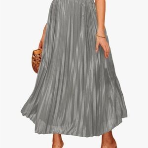 Elegant Metallic Pleated Skirt
